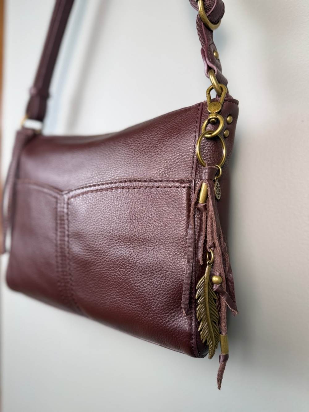 The Sak Alameda Leather Crossbody Bag Mahogany Brown Brass Hardware Tassel Purse